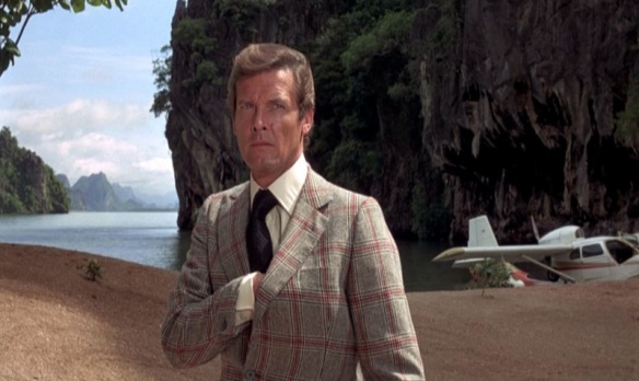 The-Man-with-the-Golden-Gun_Roger-moore-plaid-jacket_mid-gun.bmp